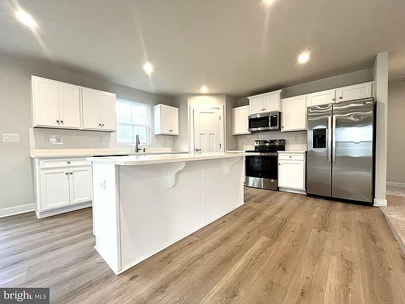 3rd image of 22631 Terri Ln