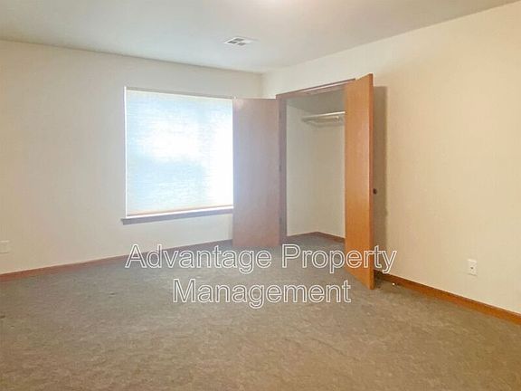 5th image of 1645 NW Kings Blvd