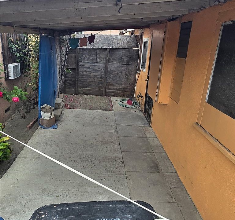 2nd image of 2401 E Hatchway St