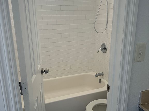4th image of 3901 E 11th St APT 3