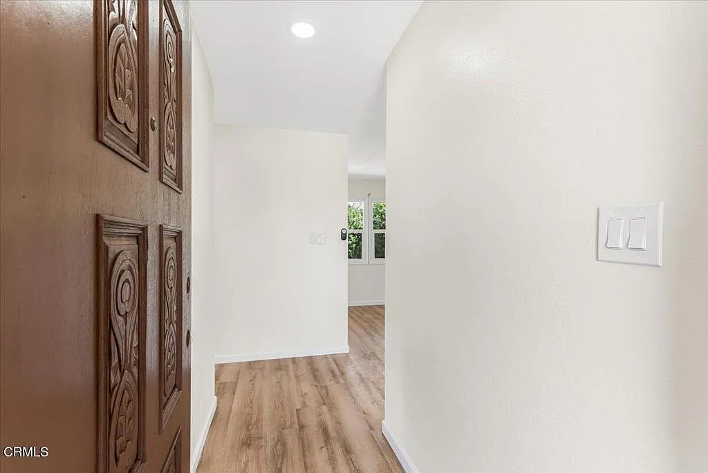 3 bed, 2.0 bath, 1264 sqft, $4,000 — Photo 2