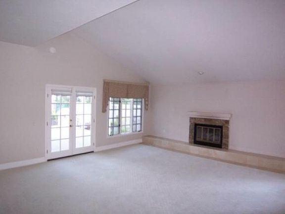 2nd image of 12276 Kingsgate Sq