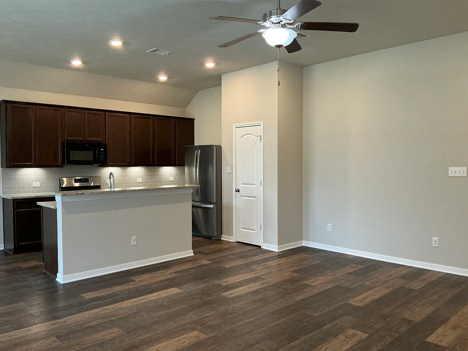 4 bed, 1865 sqft, $2,500 — Photo 4