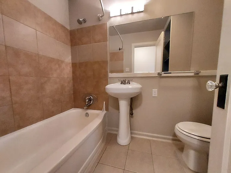 1204 S Proctor St — Photo 11