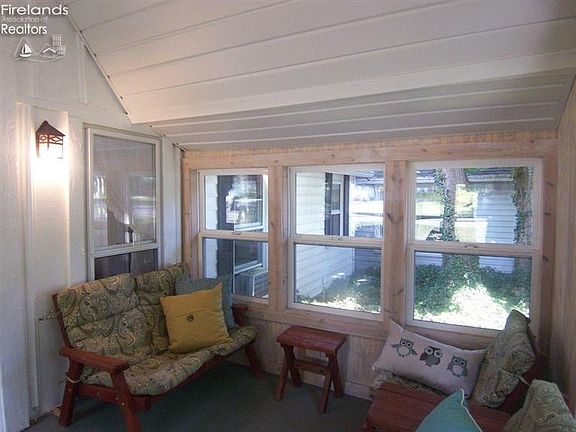 3rd image of 344 Vine Ave