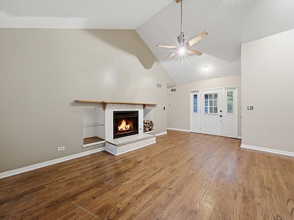 3rd image of 929 Alton Ct