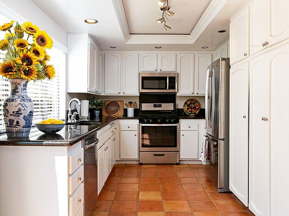 3rd image of 7221 Briarcliff Cir