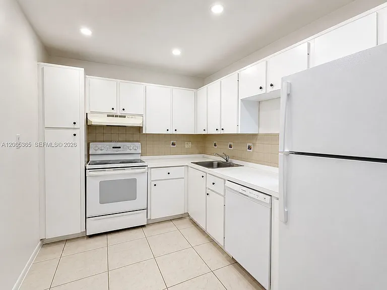 4384 NW 9th Ave #18-2A — Photo 1