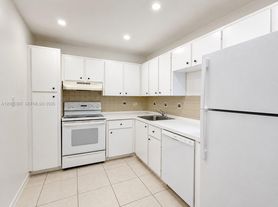 4384 NW 9th Ave