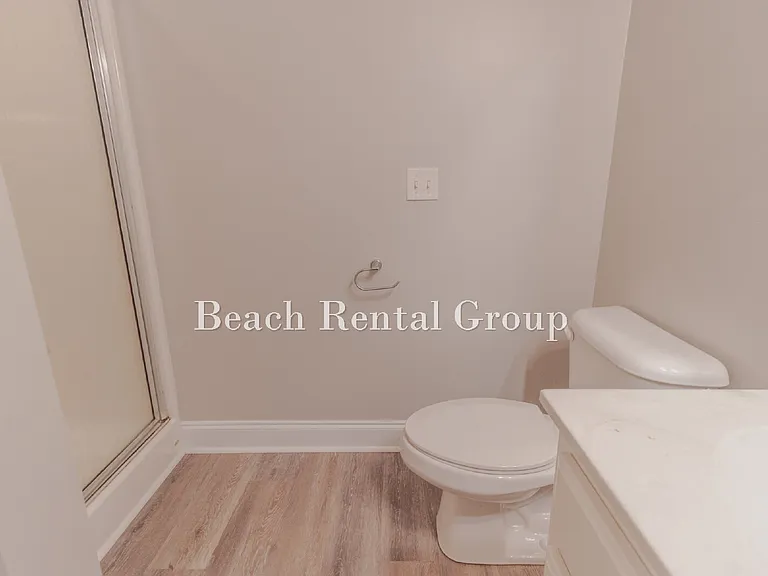 204 Macarthur Dr — Photo 18