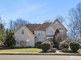 16 Valley Wood Dr, Somerset, NJ