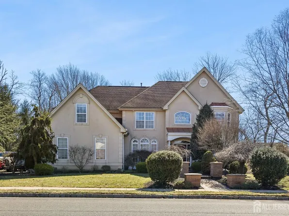 16 Valley Wood Dr, Somerset, NJ 08873