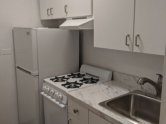 4th image of 245 E 35th St APT 6J