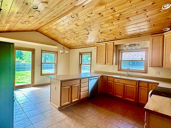 3rd image of 6 Catskill View Drive