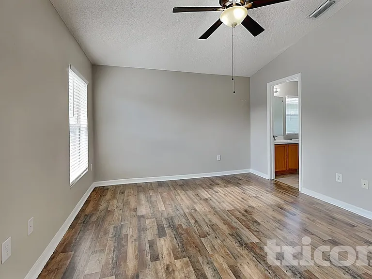 11749 Lynmoor Dr — Photo 6