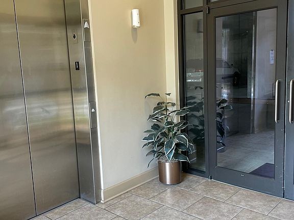 4th image of 1040 Broadway St #410