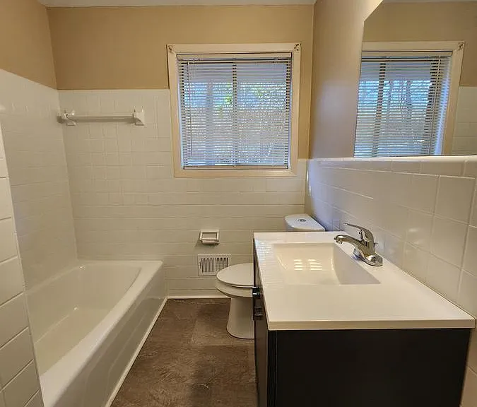 156 Malone St SW — Photo 6