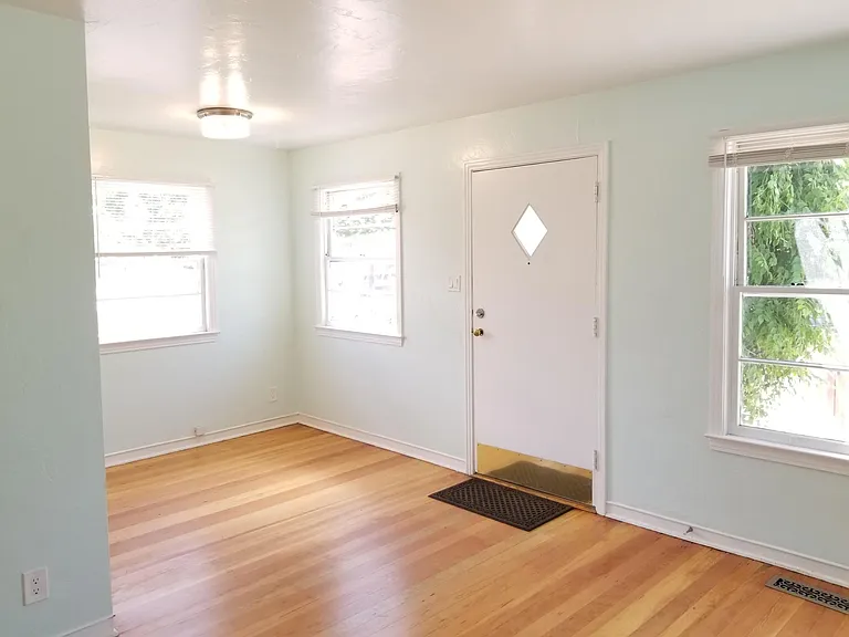879 Roberts St #879 — Photo 7