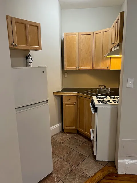 Studio, 450 sqft, $2,450 — Photo 3