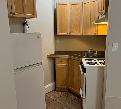 5th image of 21 Hemenway St #16