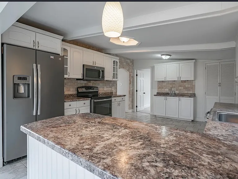 94 Lake Shore Dr #1 — Photo 2
