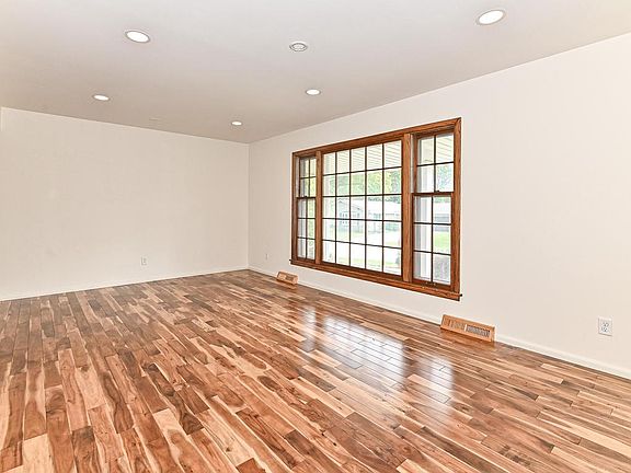 4th image of 4930 Saxony LANE