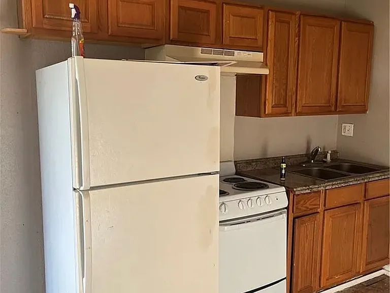 101 N Sarah St — Photo 3