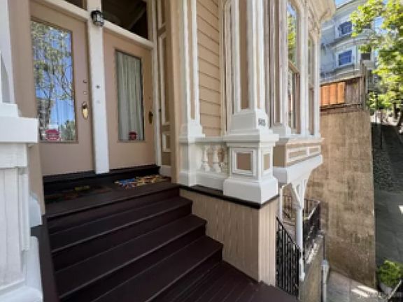 2nd image of 885 Waller St