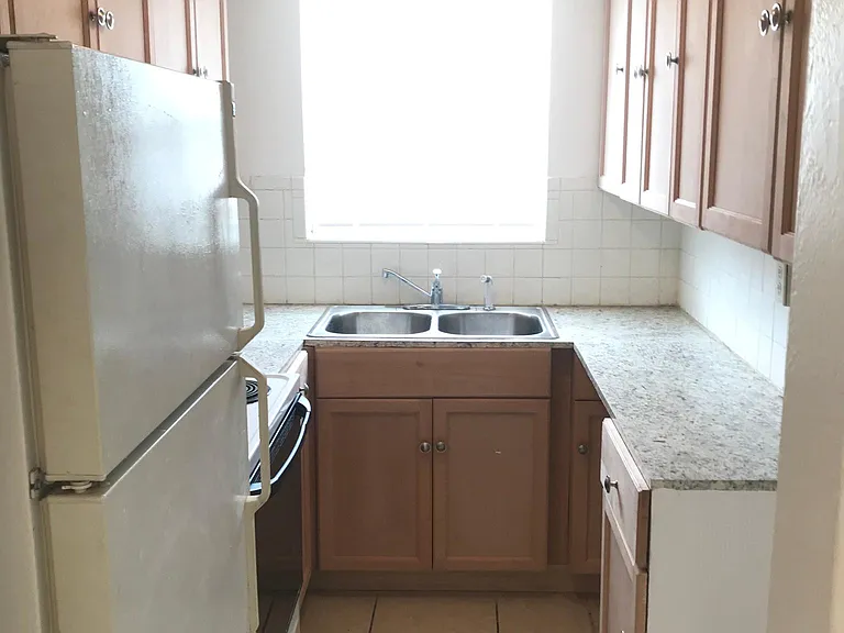 116 S Coates St #5 — Photo 3