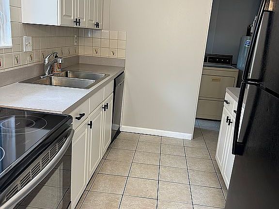 5th image of 210 Sheffield Dr