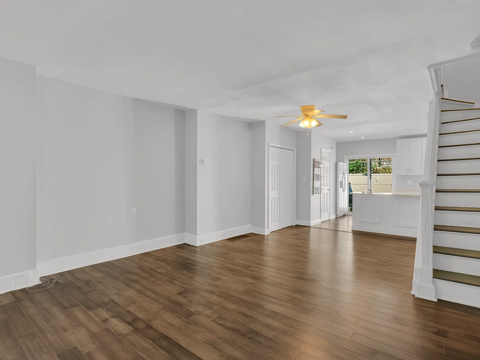 3 bed, 1.5 bath, 1194 sqft, $3,250 — Photo 2