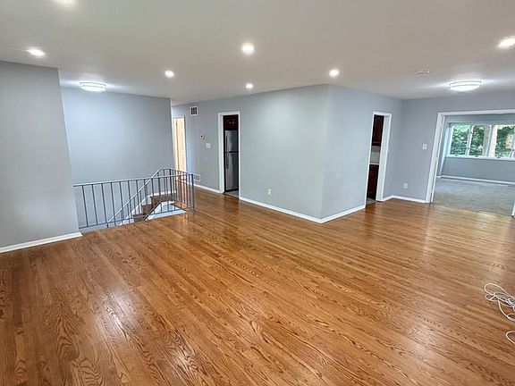 3rd image of 721 Bedford Rd