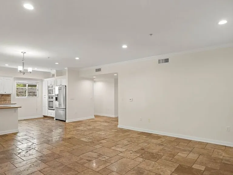 10616 Kinnard Ave #101 — Photo 15