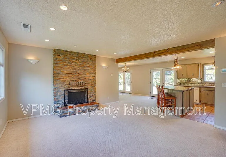 12014 NE 16th St — Photo 4