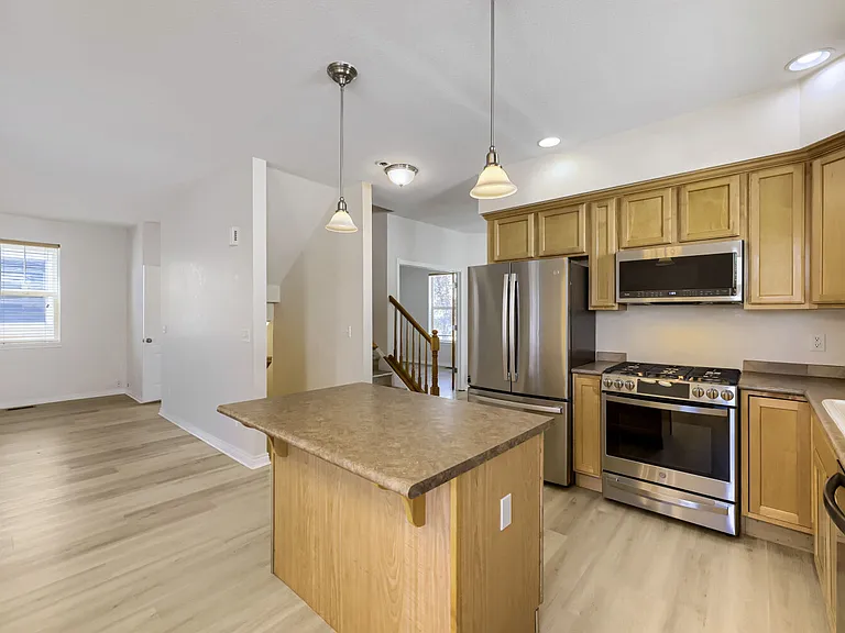 592 Mills St — Photo 7