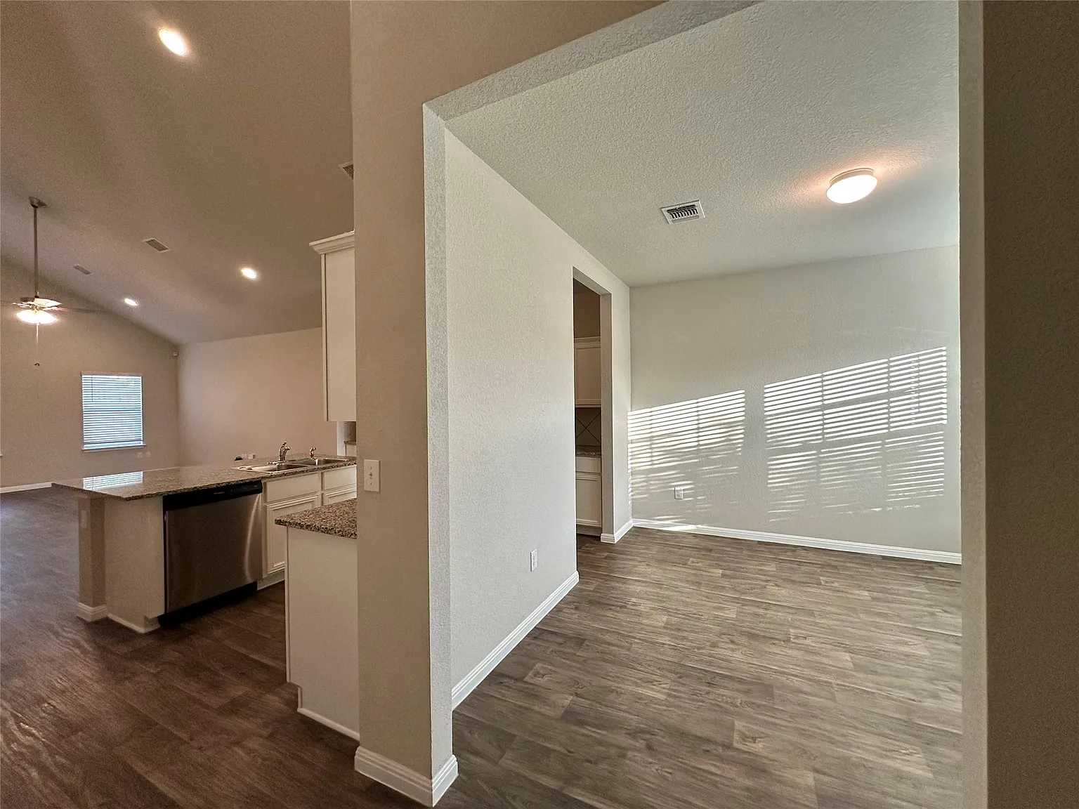 4 bed, 2.5 bath, 2231 sqft, $2,395 — Photo 4