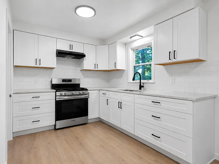 18601 Harlan Dr — Photo 16