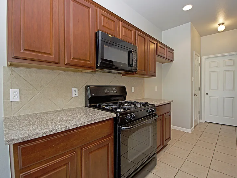 6800 Cromarty Ln — Photo 16