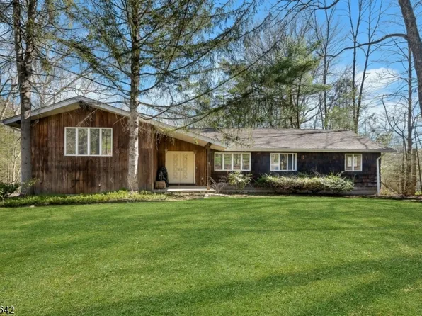 24 Deerhaven Ln, Jefferson Twp., NJ 07435