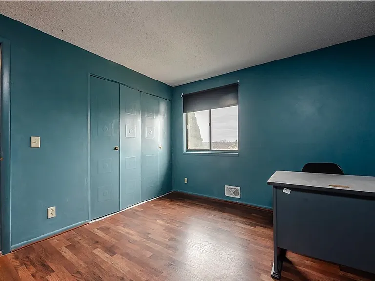 16 Surrey Hill Way — Photo 16