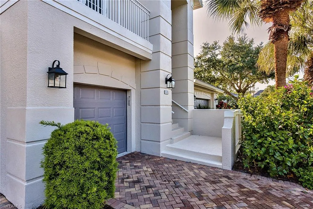 3 bed, 3.0 bath, 2474 sqft, $9,500 — Photo 3