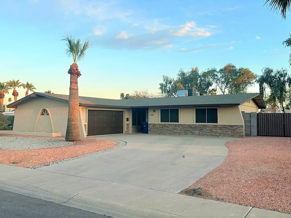 1989 E Dunbar Dr