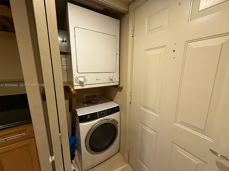 9301 SW 92nd Ave #212-B — Photo 23