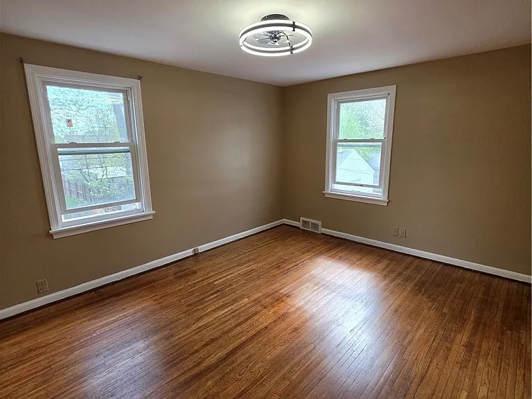 351 Stillwell Ave — Photo 10