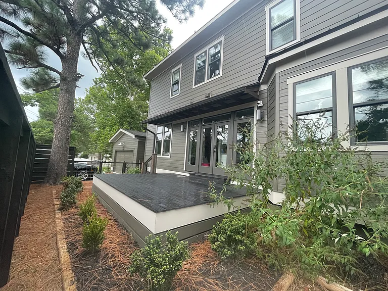 295 E Ohio Ave — Photo 2