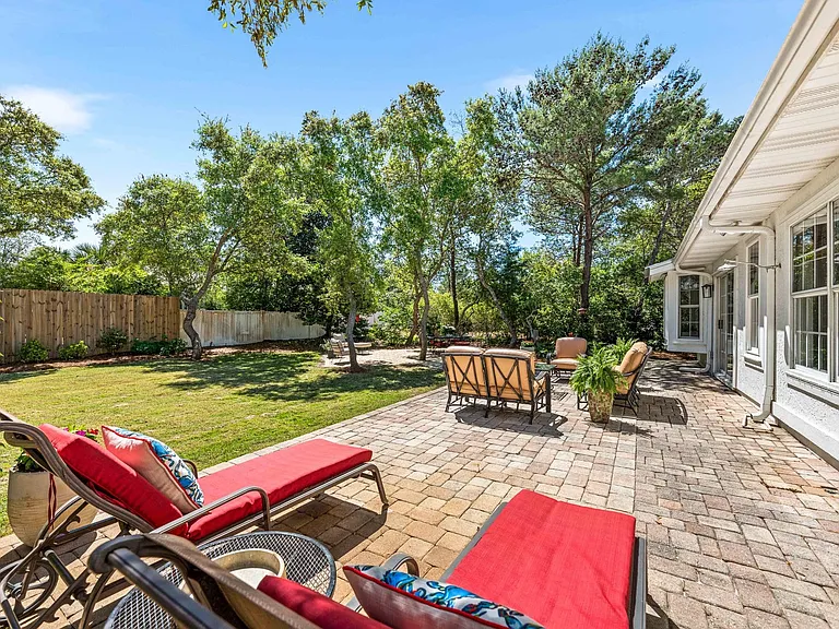 220 Seabreeze Cir — Photo 38