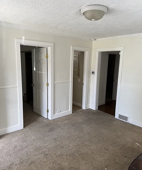 853 E 300 N — Photo 12