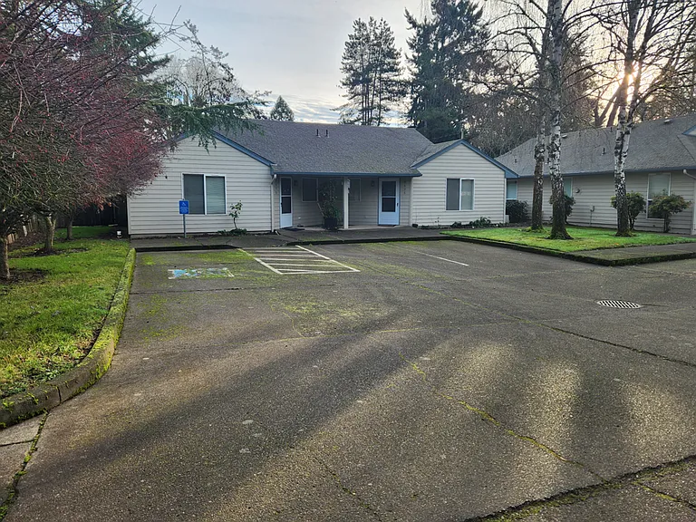 Shady Manor — Photo 20