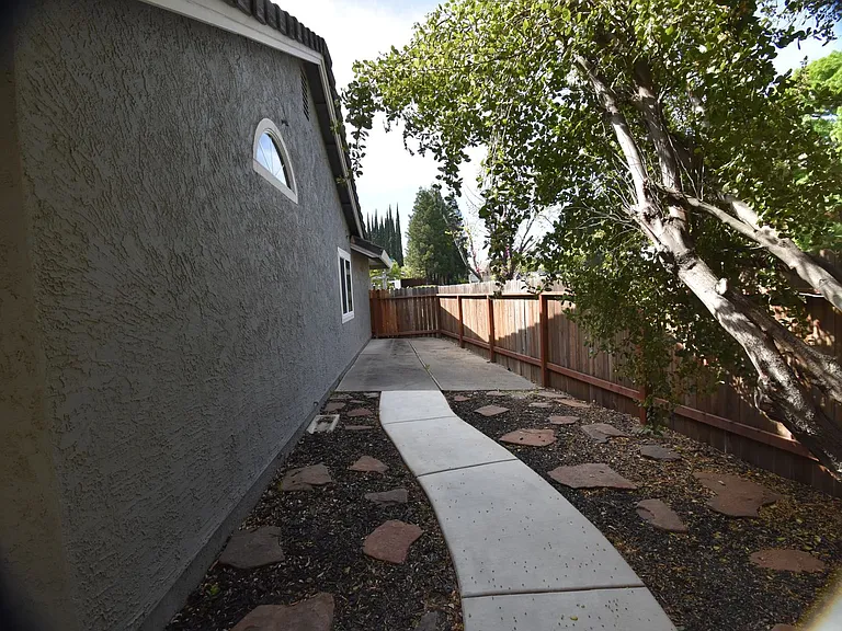 301 Willowood Ct — Photo 15