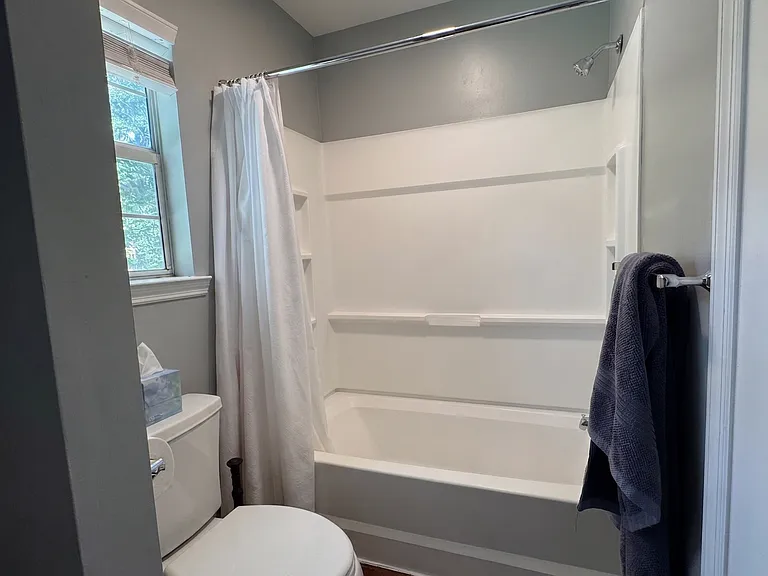 7327 Albert St — Photo 36